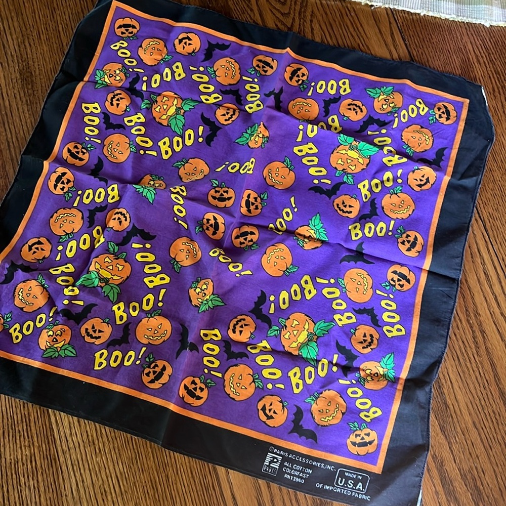 Vintage Halloween bandanna, pumpkins, bats jack-o’-lanterns boo purple black